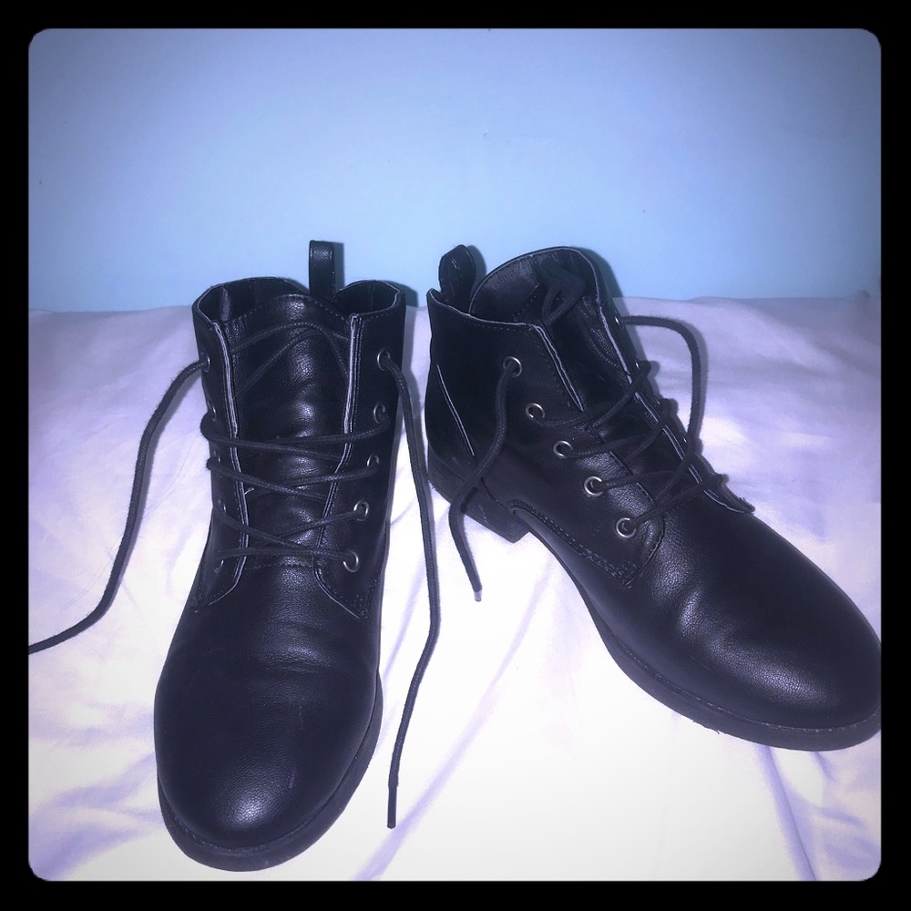 American Eagle Black bootie Size 6